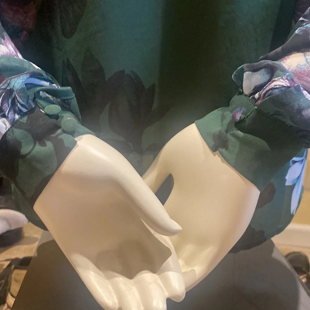 Hope and Harlow dark moody floral shear blouse - Picture 4 of 5